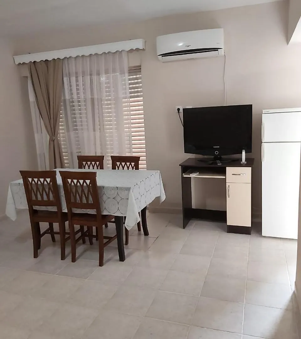 Marino'S Apartment Himare